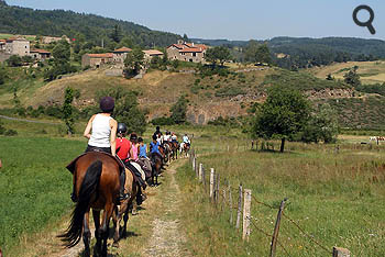 Randonnée à cheval dans la campagne lozérienne